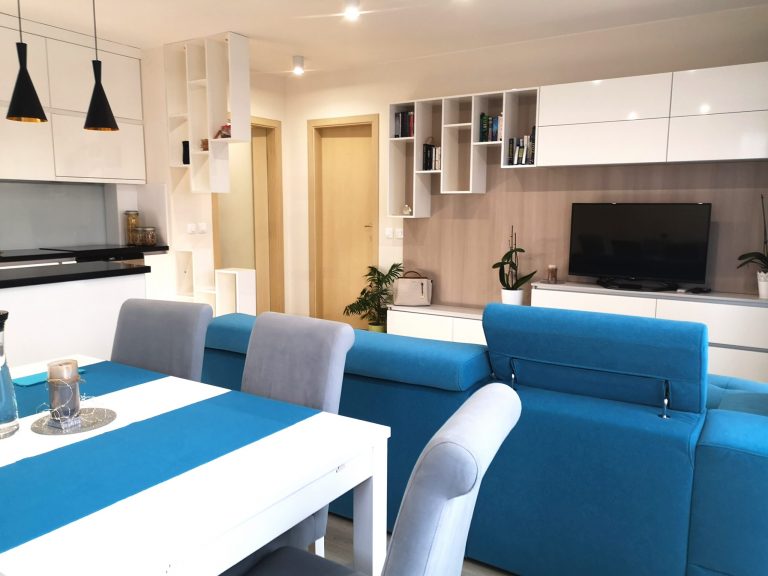 интериорен дизайн хол с кухня