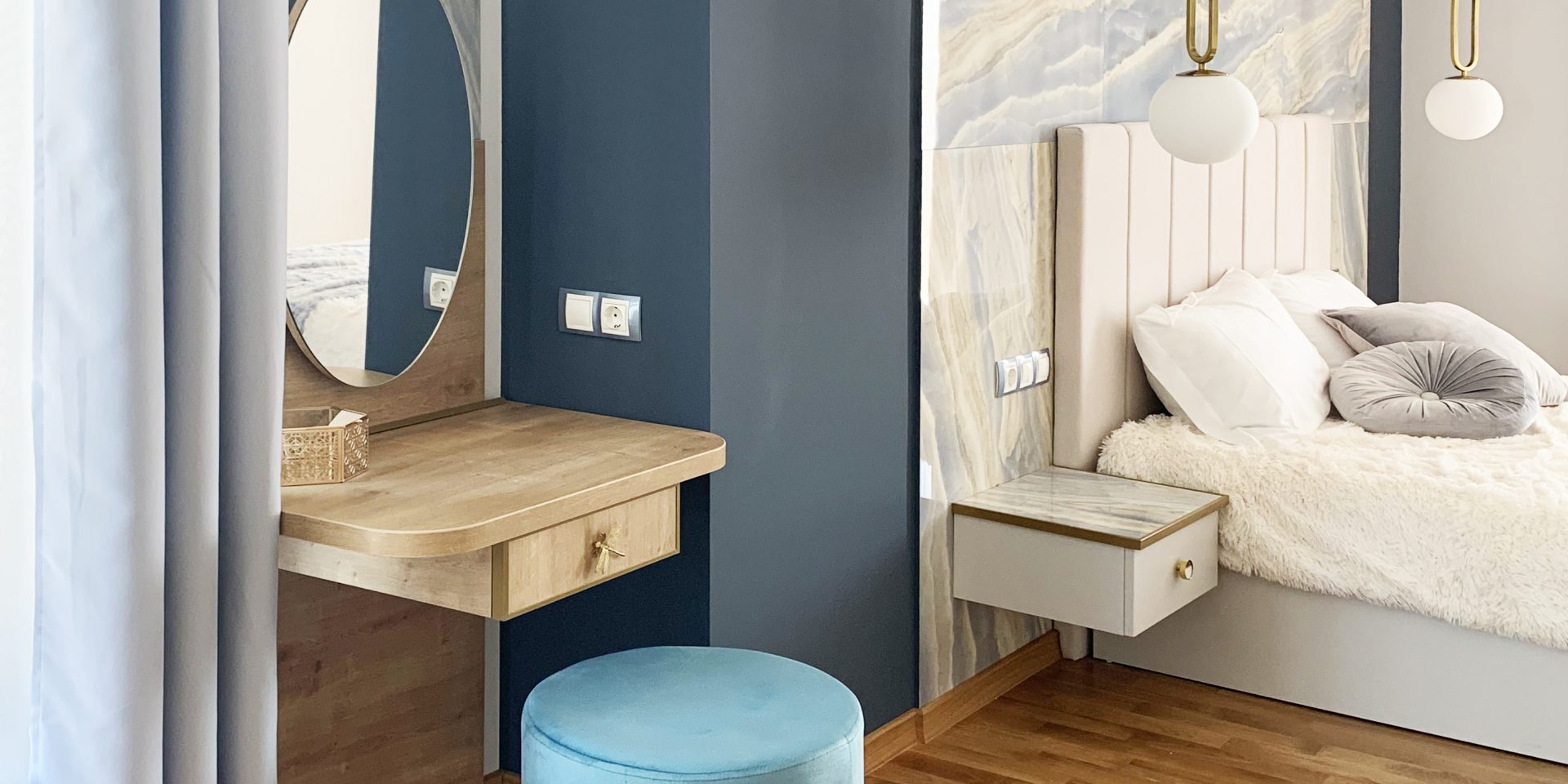 спалня в тъмно синьо