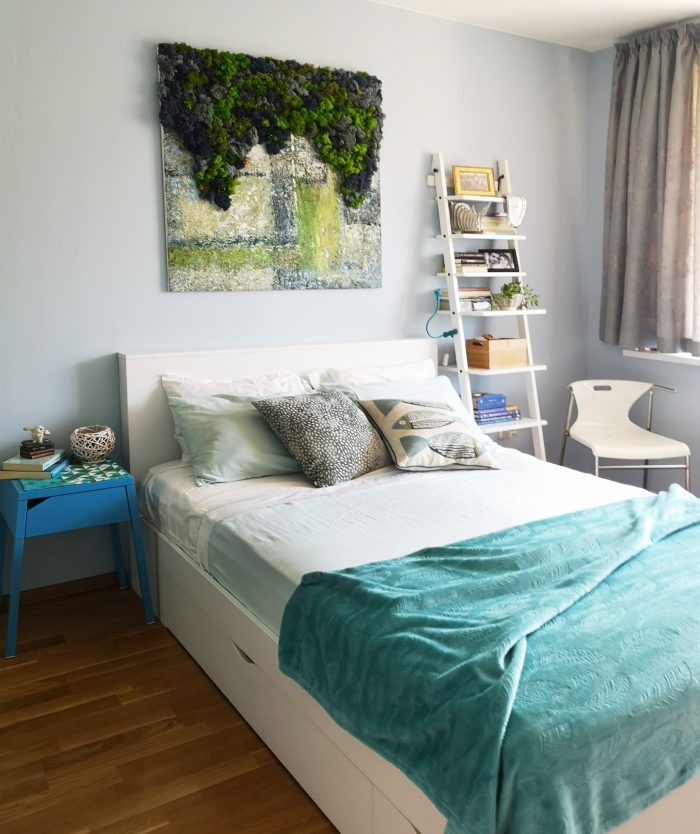 Спалня бяло, синьо и зелено
