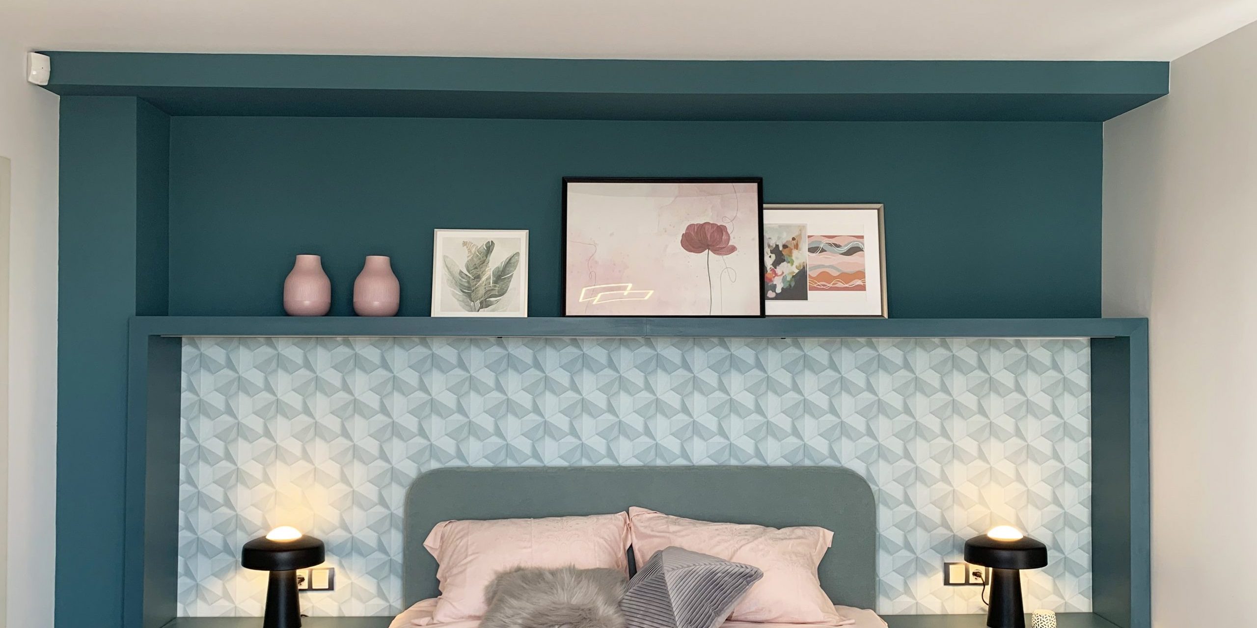 Малка и уютна спалня