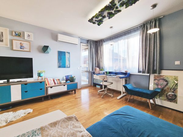 Работен кът в хола