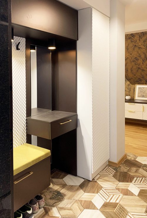 Антре бяло, бронз и дърво