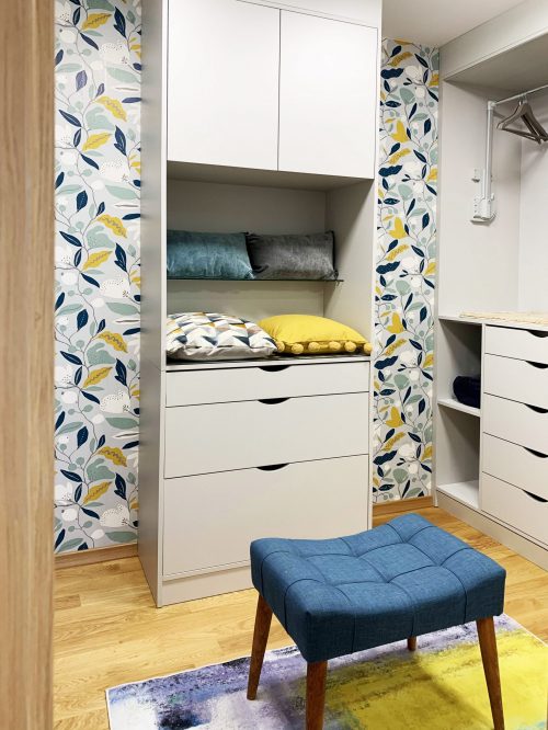 Дрешник с тапет