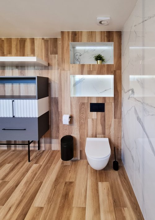 Черни денайли в банята