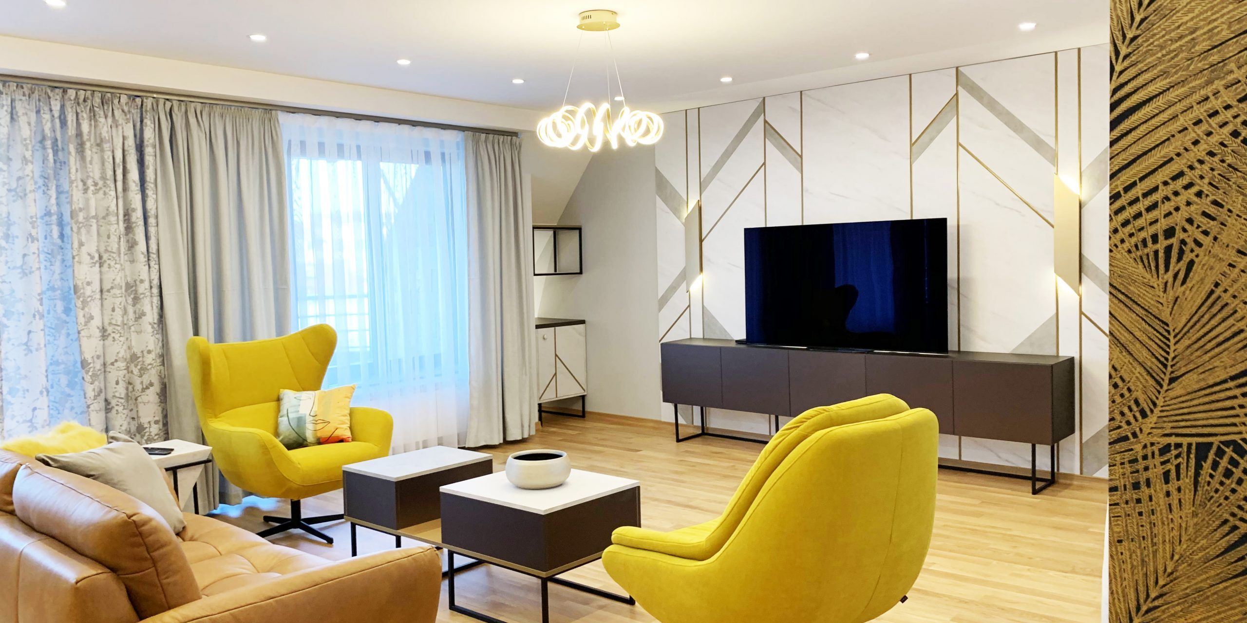 Дневна в сиво и жълто