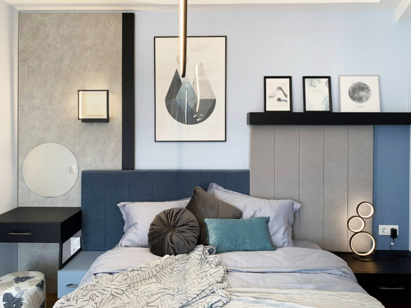 спалня в синьо и сиво
