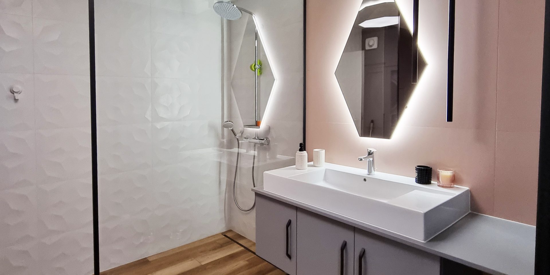 баня в пастелни цветове