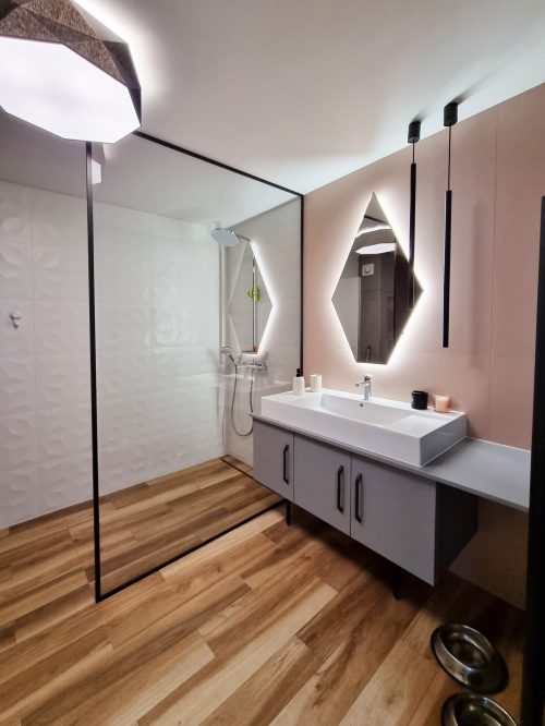 баня в пастелни цветове