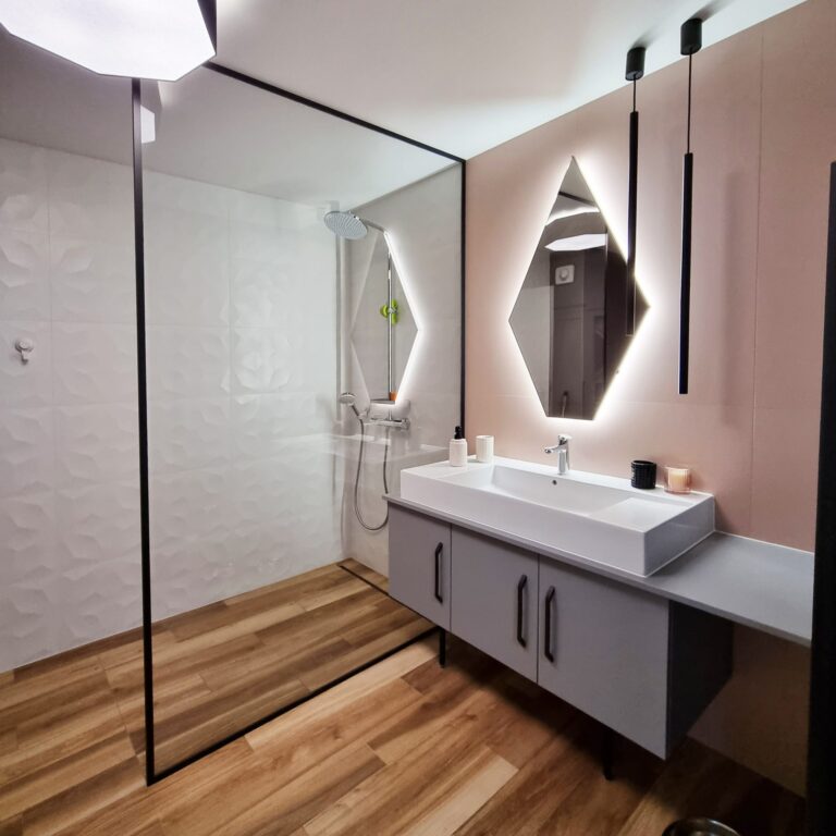 баня в пастелни цветове